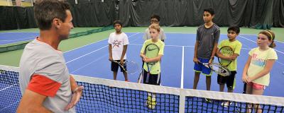 Mike Lange with kids tennis class